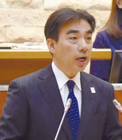 写真：西宮市長　石井 登志郎