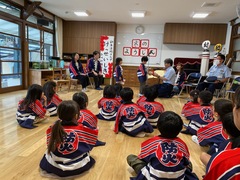 記念品授与の様子です