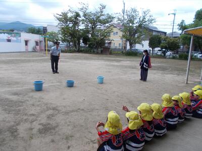 消防職員による裸火の注意点説明