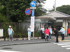 JR甲子園口駅前啓発用ポケットティッシュ配布