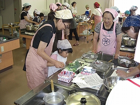 平成21年8月20日「親子エコクッキング教室」の様子4