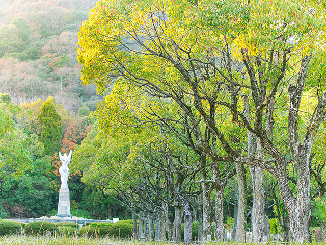 新谷秀夫作「愛の像」