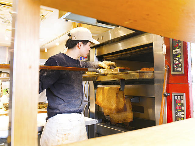 パンが焼きあがる様子