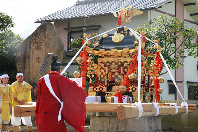 御旅所での神事の様子