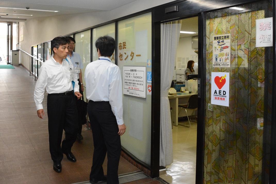 2018年8月15日夙川市民サービスセンターを視察している様子