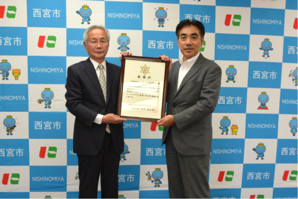 一般財団法人山口町徳風会の和田芳治理事長と石井市長