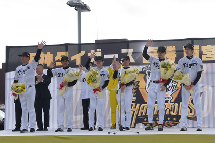 阪神タイガースの監督、コーチ、選手ら